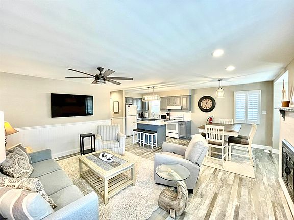 3rd image of 5724 Asbury Ave #5724