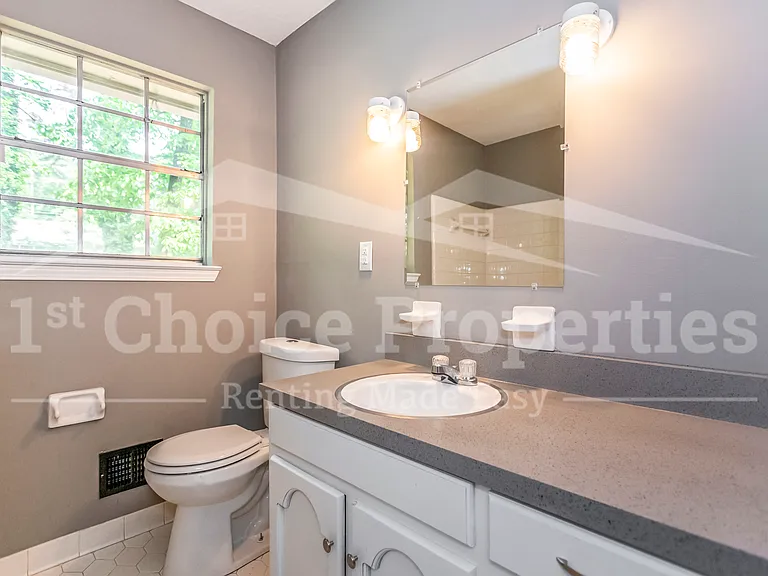 1421 Brewster Cir — Photo 6
