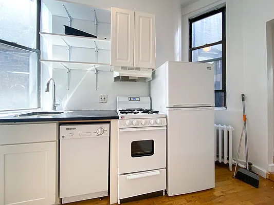 Rented by City Connections Realty | media 9