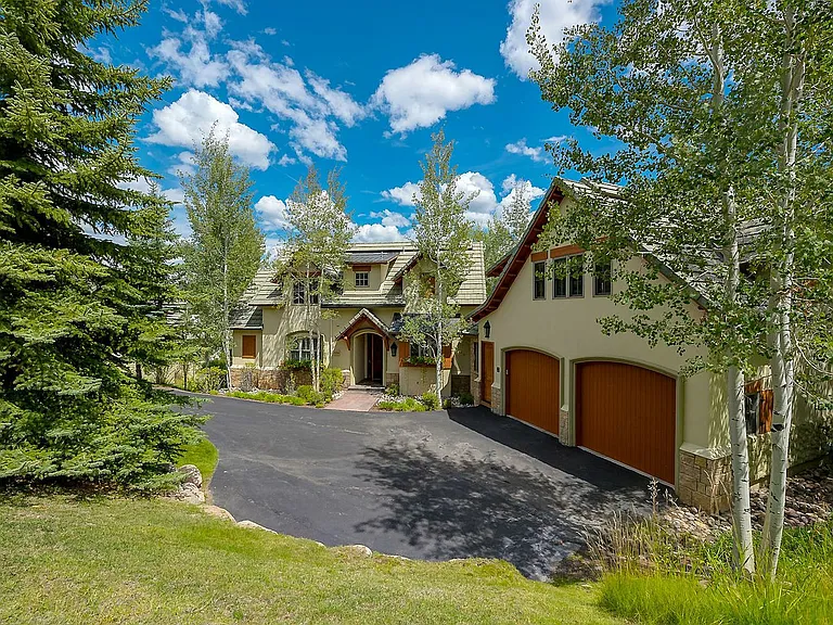 124 Eagles Glen Rd — Photo 2