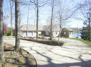 8665 Cherokee Trl, Crossville, TN 38572