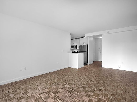 3rd image of 360 W 43rd St APT S12a