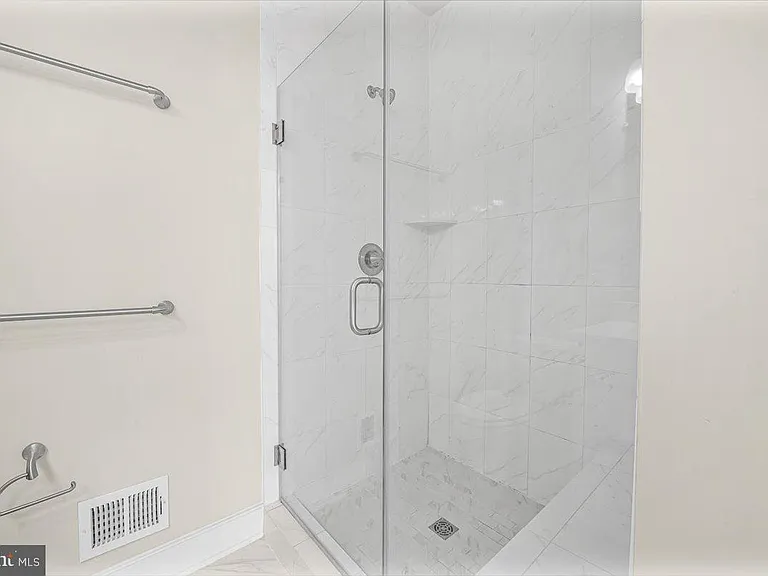 115 Dickenson Dr — Photo 22