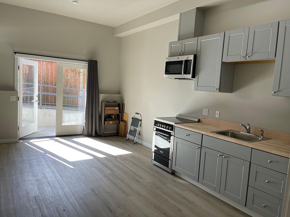 1st image of 641 N Pine St #4