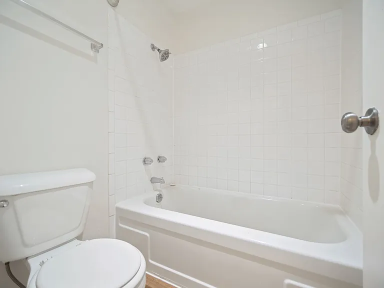 Renovated 1bd/1ba Millwood Apartment | A/C | Covered Parking | Pet Friendly | Avail 9/1/26 — Photo 18