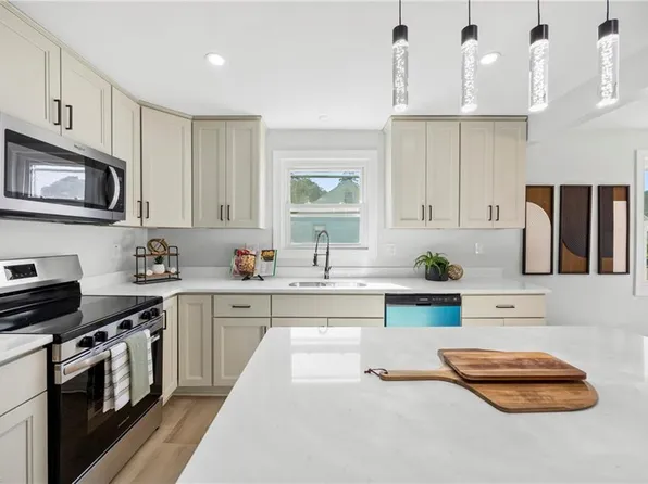 22 Fairview Cir S, Portsmouth, VA 23702