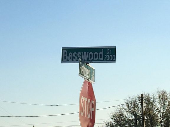 5th image of 2334 Basswood Dr
