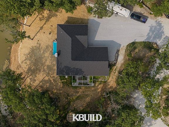4th image of 1077 Bell Rd