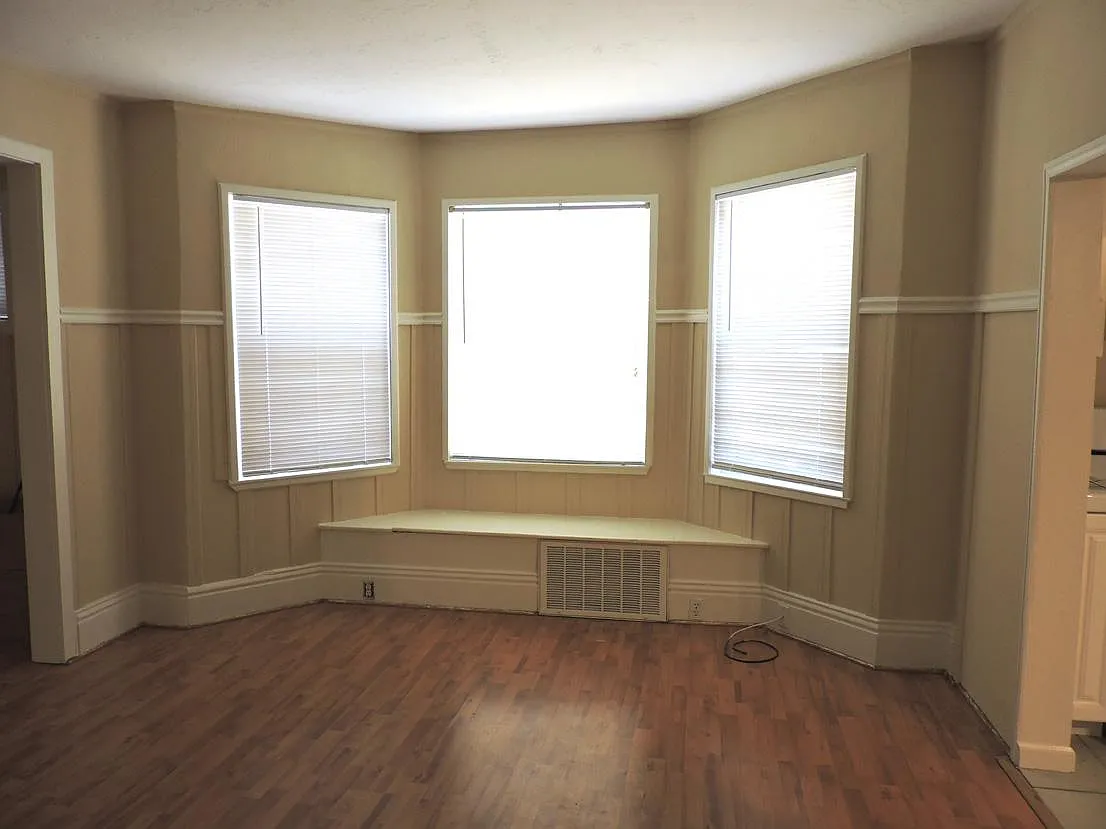 1505 E St — Photo 2