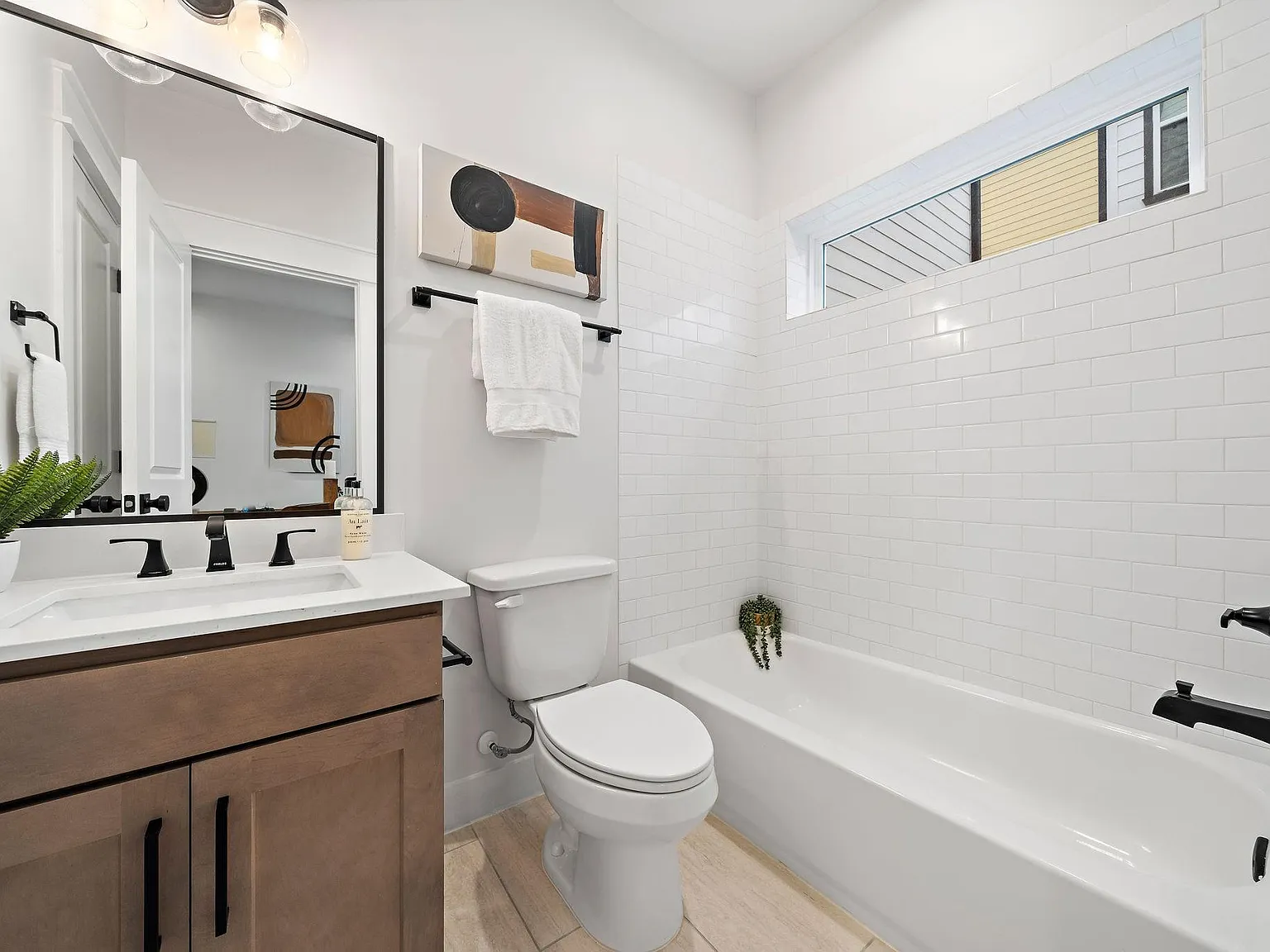 3 bed, 3.5 bath, 1814 sqft, $2,970 — Photo 3