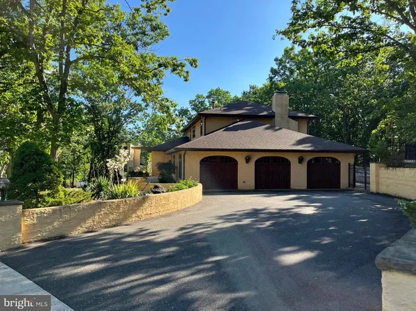 40 Chippenham Dr, Voorhees, NJ 08043