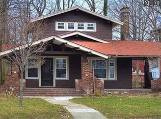 13057 Cedar Rd, Cleveland Heights, OH 44118