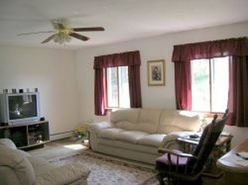 4th image of 53 FEATHERBED Lane