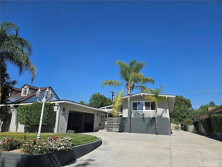 3657 Broadmoor Blvd N — Photo 3