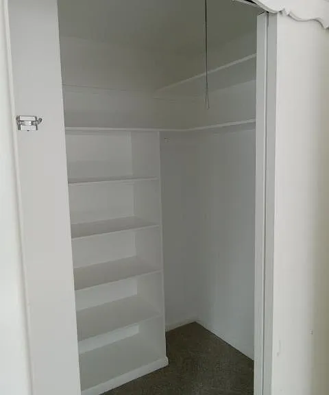 327 Rockhill Dr — Photo 8