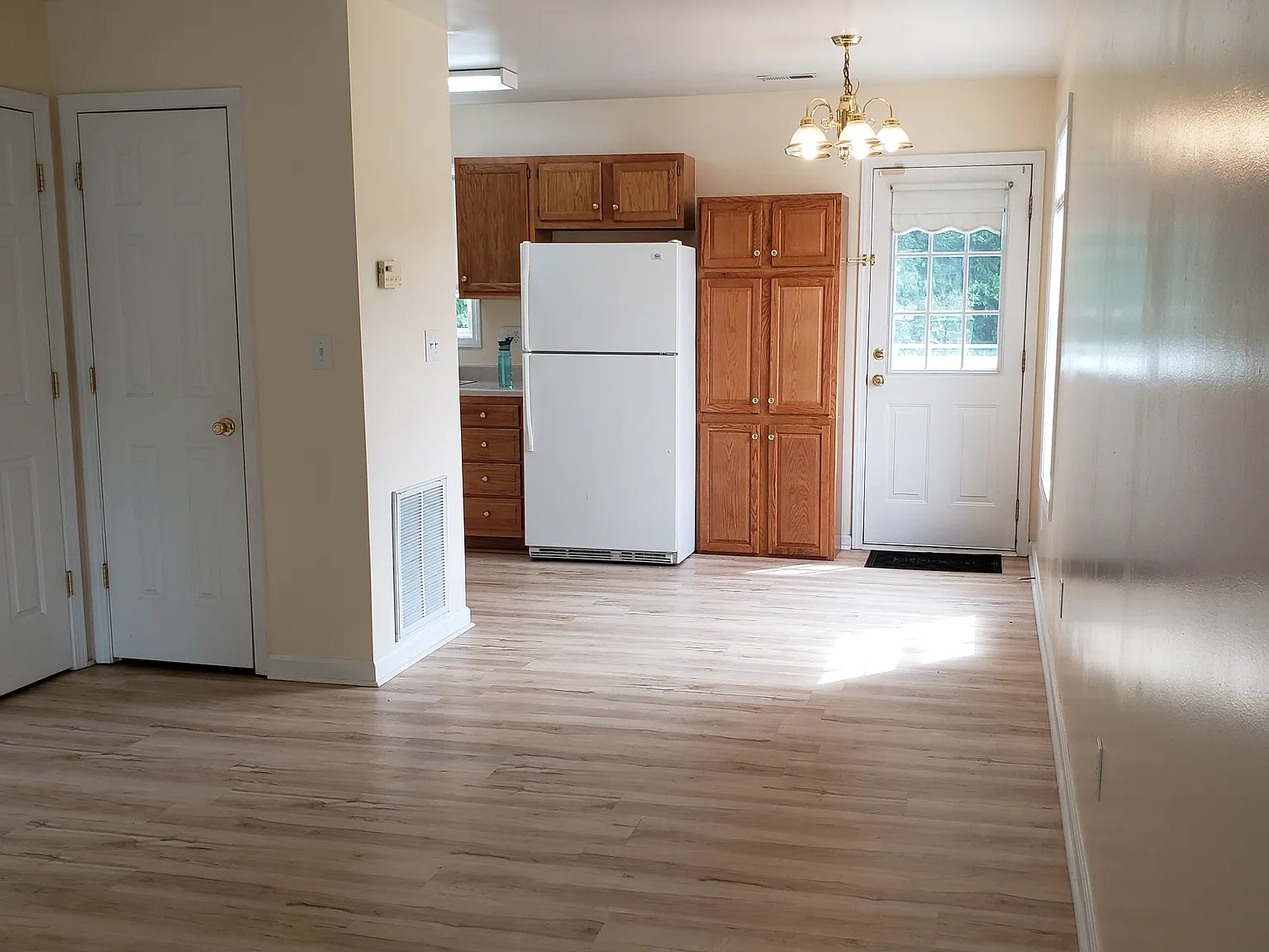 2 bed, 1.5 bath, 870 sqft, $1,500 — Photo 3