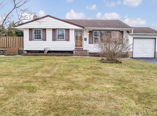 6 Cameo Rd, Commack, NY 11725