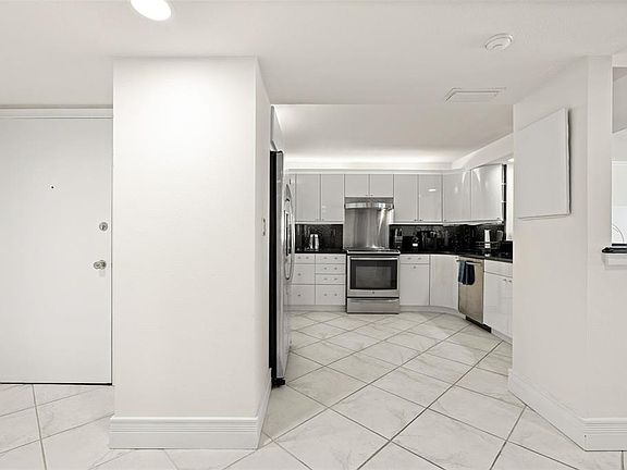 5th image of 1750 Benjamin Franklin Dr APT 8D