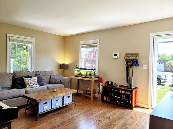 4th image of 231 Linden Pl