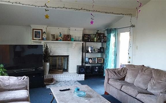 4th image of 2624 Catalina Way