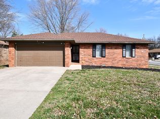 1023 W Lindberg St, Springfield, MO 65807