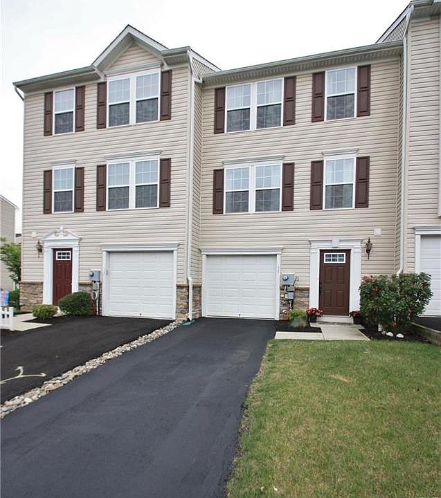 1st image of 15 Red Rose Ln