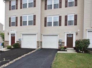 15 Red Rose Ln, Palmer Twp, PA 18045