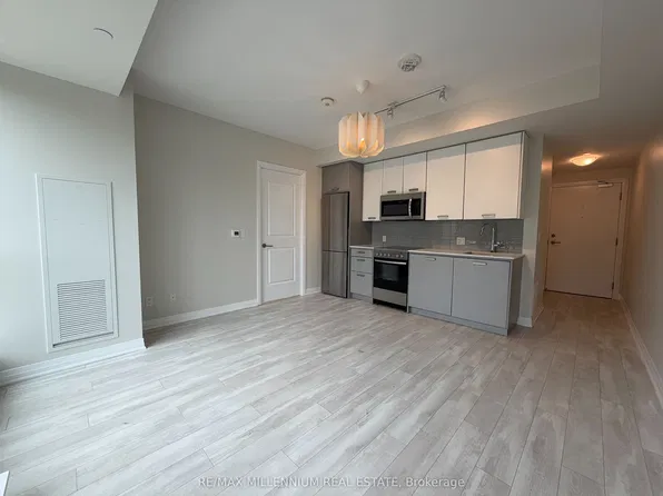 1630 Queen St E #608, Toronto, ON M4L 1G3