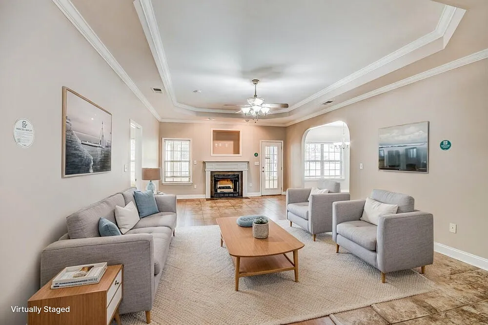 3 bed, 2.0 bath, 1430 sqft, $1,705 — Photo 3