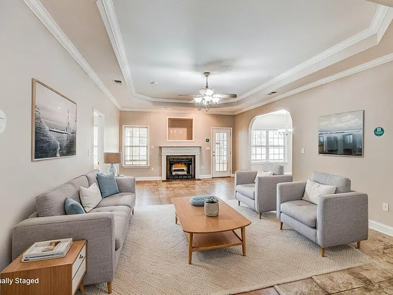600 Waterford Ln — Photo 3