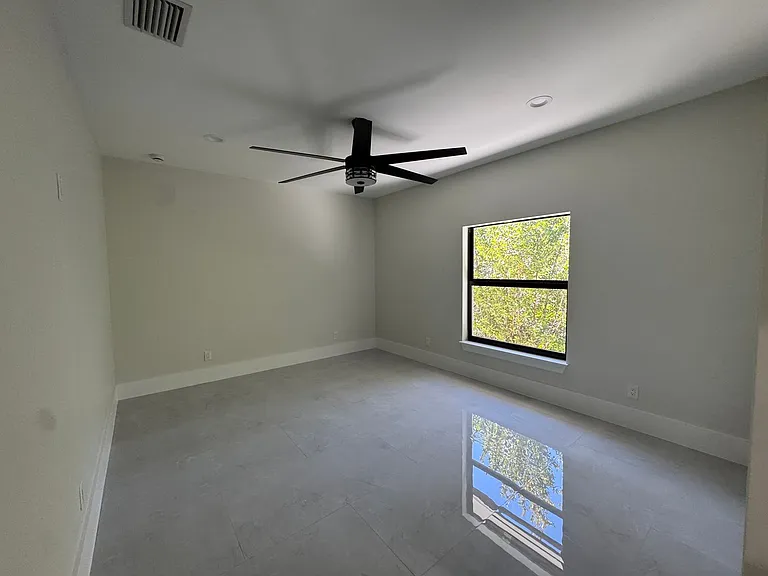 271 Price St — Photo 15