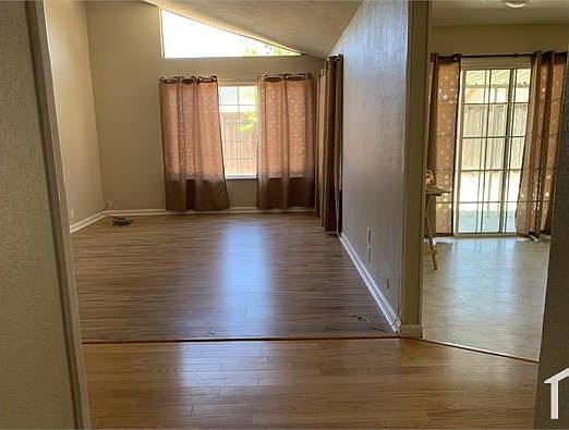 5th image of 839 Jana Ln