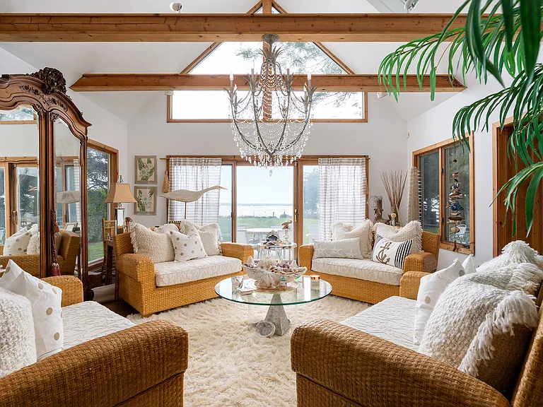 529 Peconic Bay Blvd — Photo 5