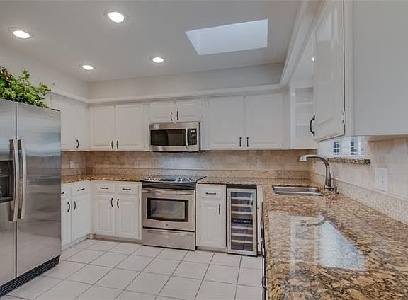 3rd image of 321 Columbia Dr