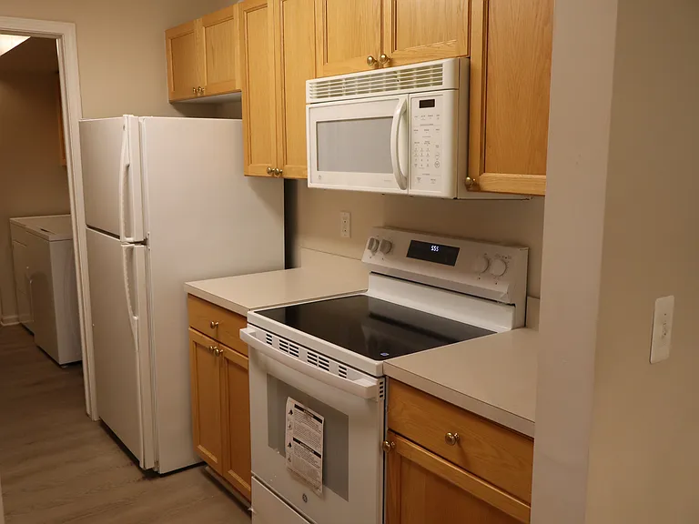 4580 Berkshire Dr — Photo 18
