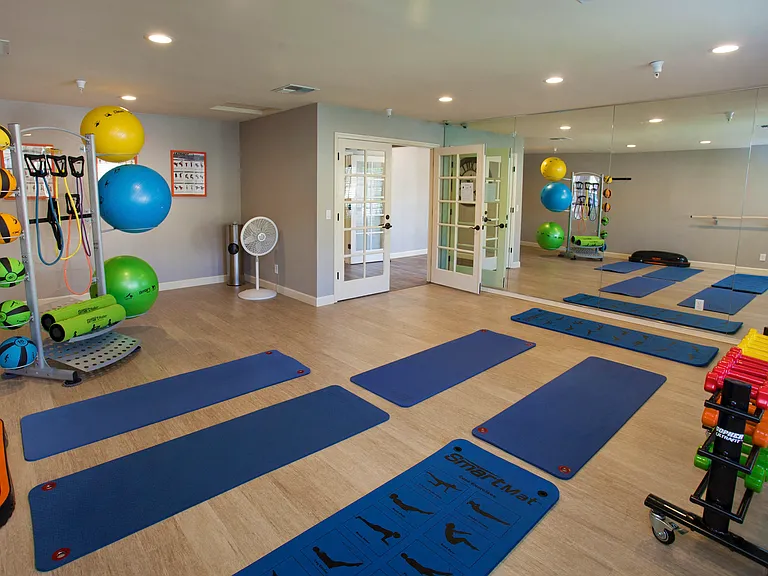 Club Pacifica Apartments — Photo 9
