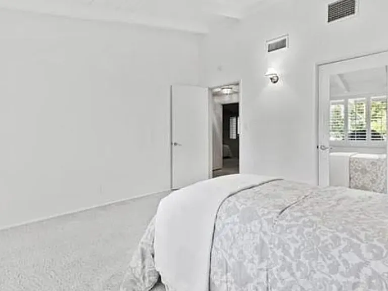 4363 Hayvenhurst Ave — Photo 42