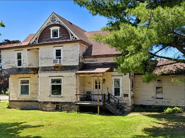 29 Oswego St, Camden, NY 13316
