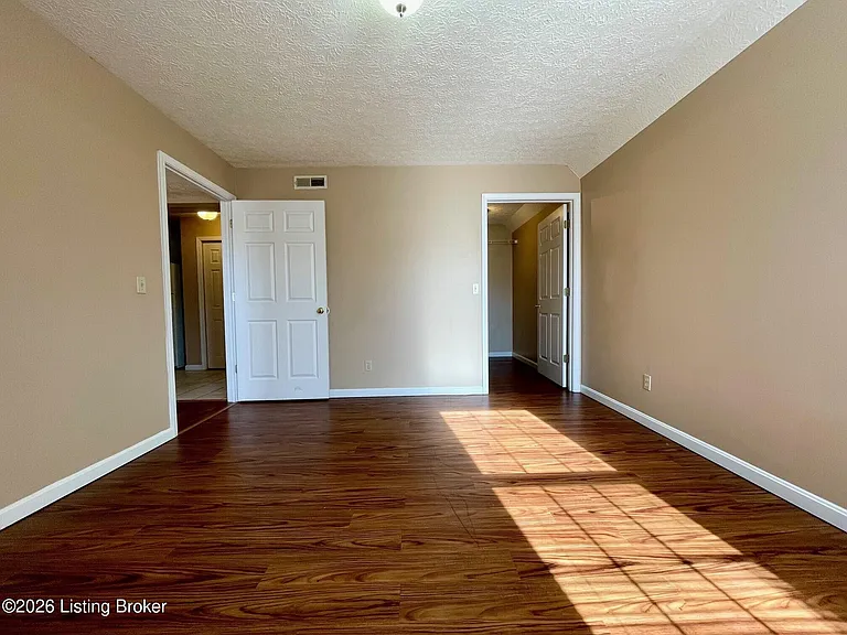 907 E Hackberry St #104 — Photo 5