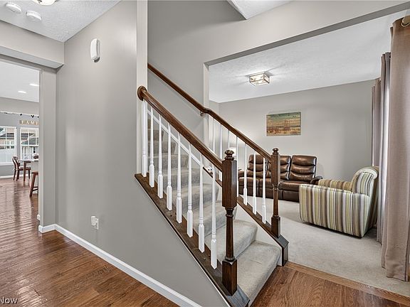 2nd image of 31832 Suncrest Cir