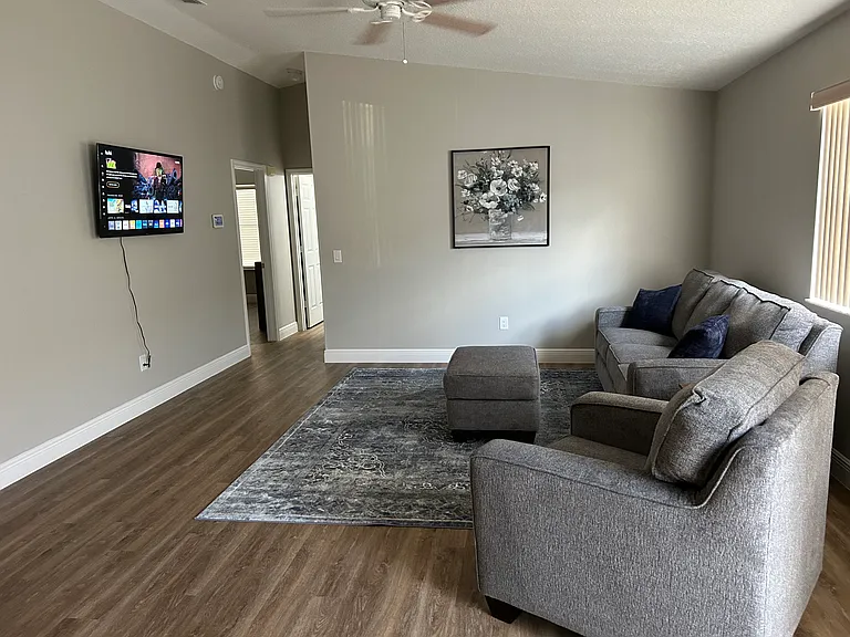 484 Hildalgo Dr — Photo 4