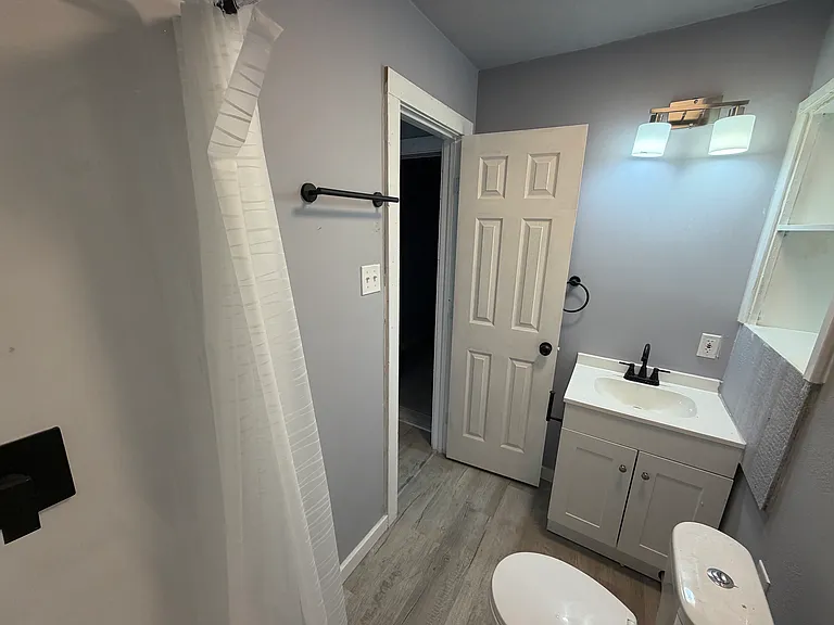 714 SW Dallas St — Photo 37
