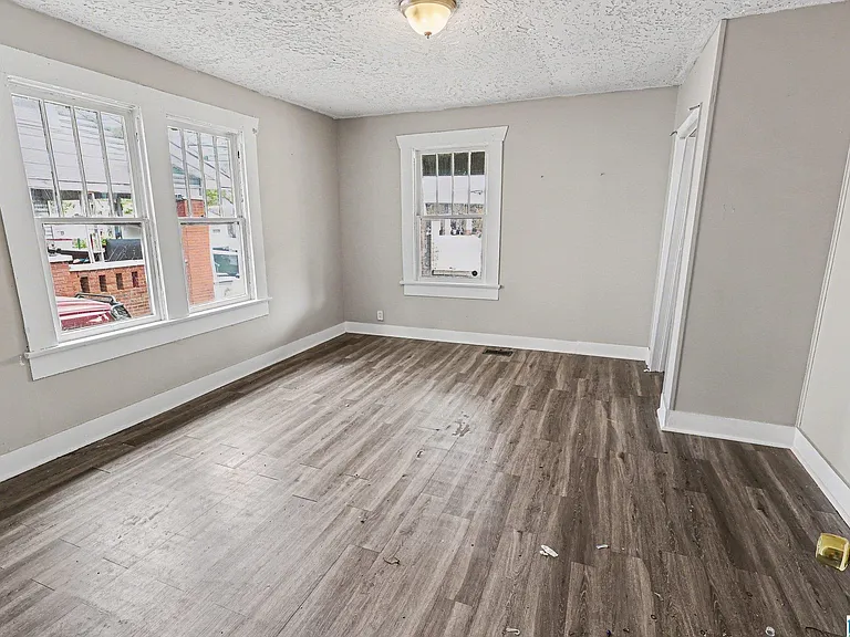 1447 Wharton Ave — Photo 6