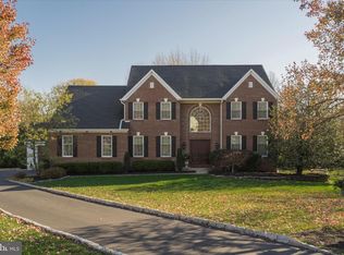 905 Wooded Pond Rd, Ambler, PA 19002