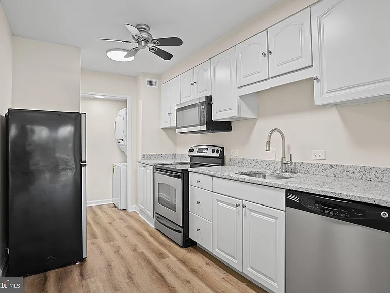 1001 26th St NW #303 — Photo 16