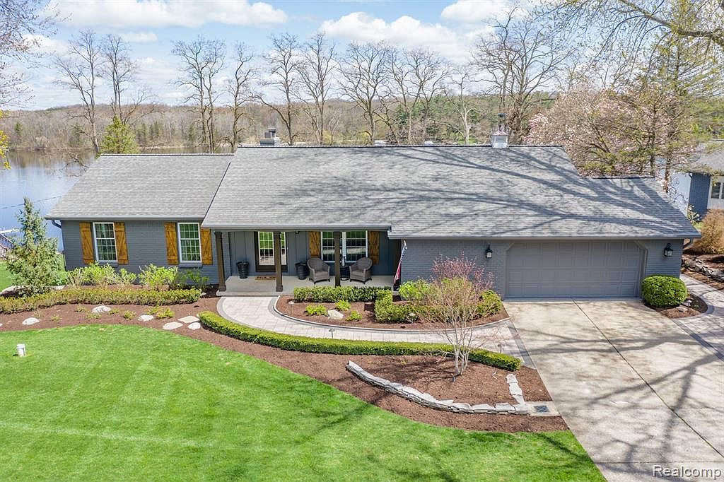 8020 Ore Knob Dr, Fenton, MI 48430 Zillow