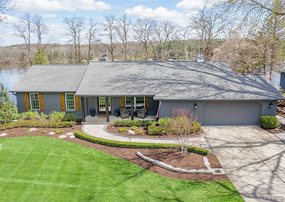 8020 Ore Knob Dr, Fenton, MI 48430 Zillow
