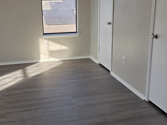 3rd image of 2710 Willow Springs Rd