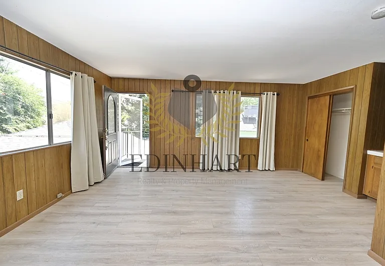 145 E University Ave — Photo 48