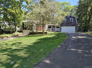 7 Woodhull Landing Rd, Sound Beach, NY 11789